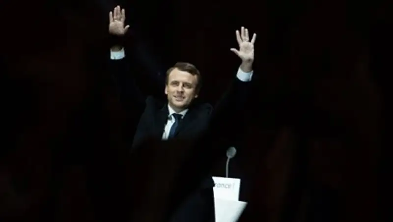 Charlie Hebdo опубликовал карикатуру на Макрона, победившего на выборах