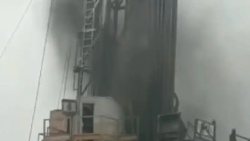 Выброс газоводяной смеси произошел на месторождении в Мангистау