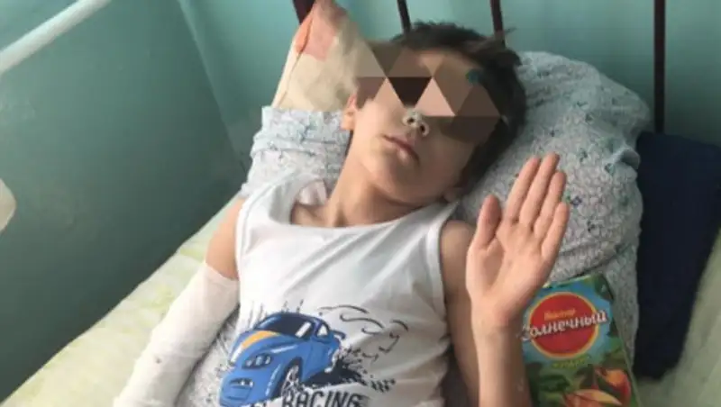 Это полная чушь: что рассказал опекун мальчика, выпавшего из окна в Каратау