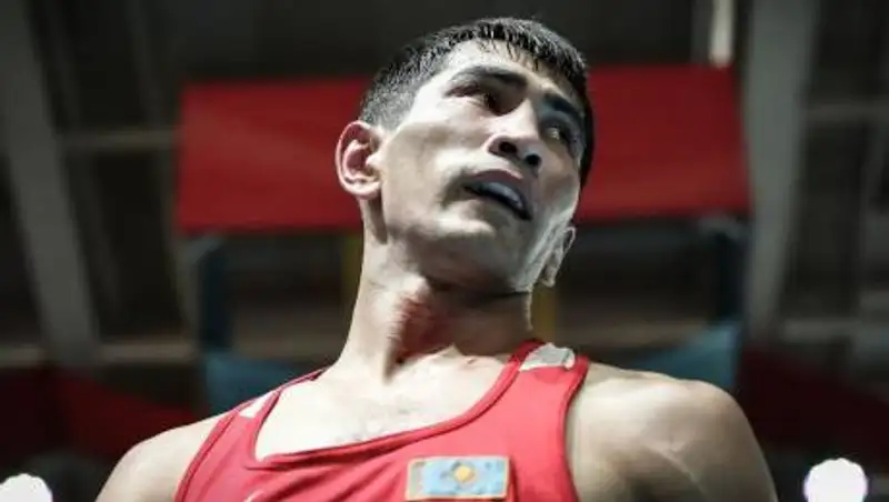 Казахстанец досрочно победил соперника на ЧМ по боксу в Белграде