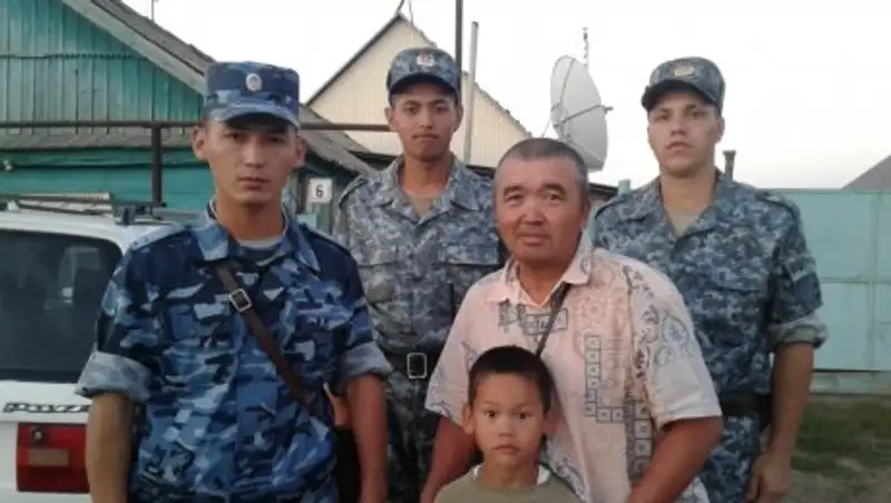 В Уральске военнослужащие вернули родителям потерявшегося семилетнего мальчика