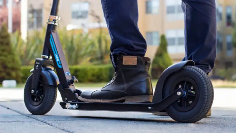 Аким Алматы пообещал принять меры к нарушителям на велосипедах и самокатах