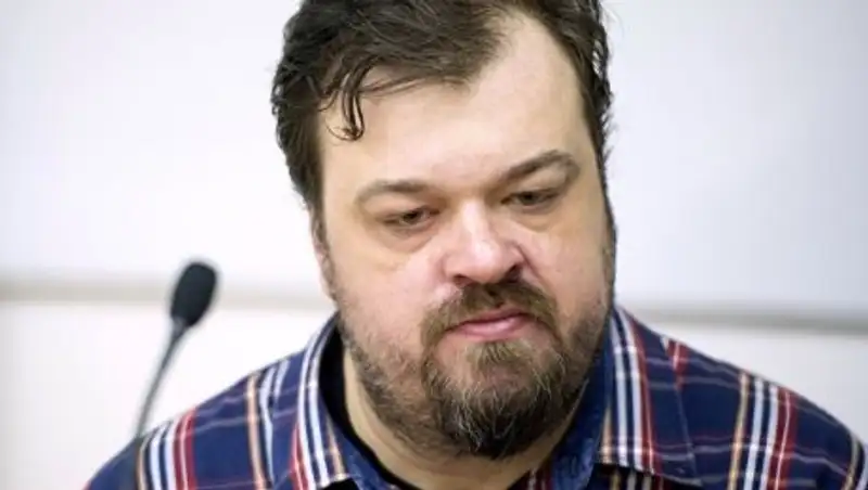 Василий Уткин упал со стула в прямом эфире