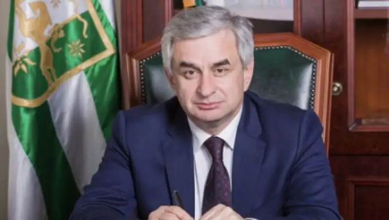 Президент Абхазии ушел в отставку