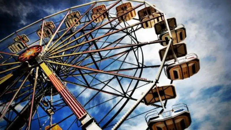 В Семее в День защиты детей люди застряли на "Чертовом колесе"