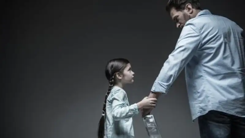 Злоупотребляющим алкоголем родителям через суд можно запретить пить