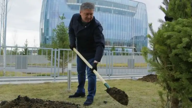 НК «Астана ЭКСПО-2017» вышла на общегородской субботник