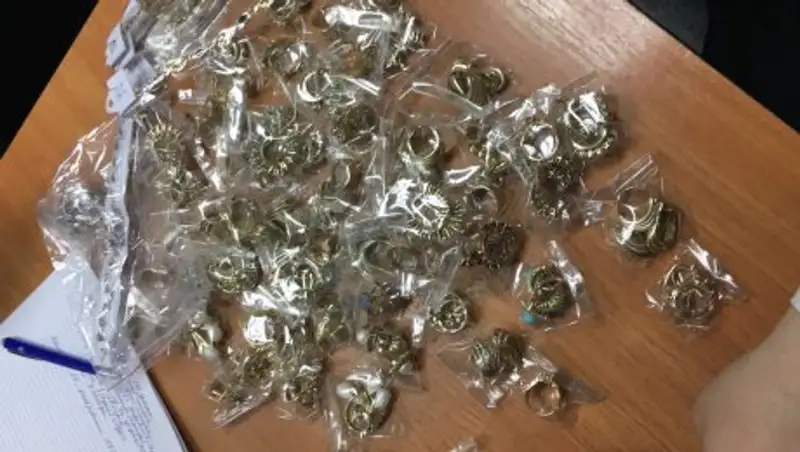 Гражданка Таджикистана пыталась незаконно ввезти в Казахстан ювелирные украшения