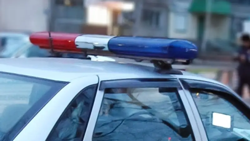 В ЗКО начальник районного военкомата совершил наезд на сотрудника полиции