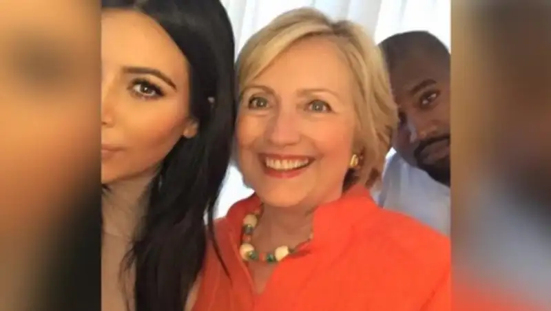 Ким Кардашьян поддерживает Хиллари Клинтон