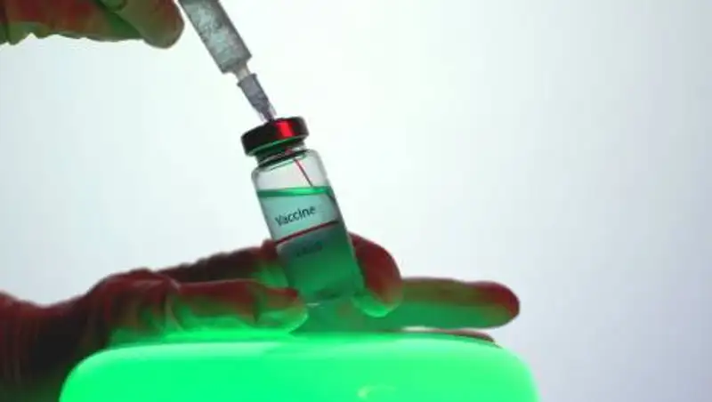 Почти 70 тысяч казахстанцев вакцинировали "Спутником V"