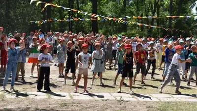 «Казфосфат» выделил на отдых детей 130 млн тенге, фото - Новости Zakon.kz от 12.08.2022 22:02