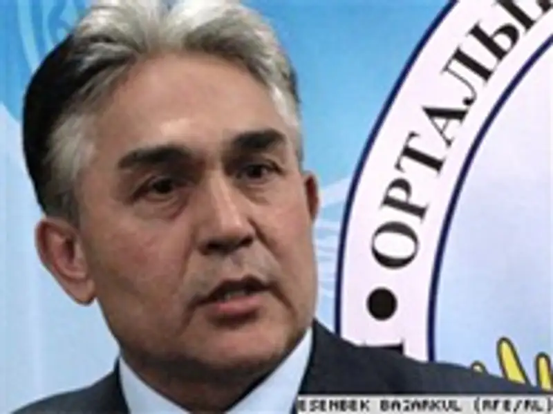 Дуамбеков успешно сдал экзамен по государственному языку, фото - Новости Zakon.kz от 09.02.2011 21:28