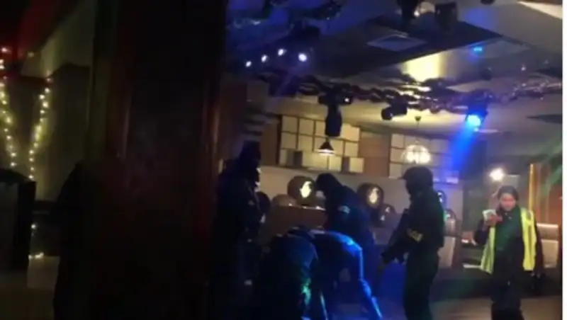 Спецназ ворвался в ночной клуб в Аксае