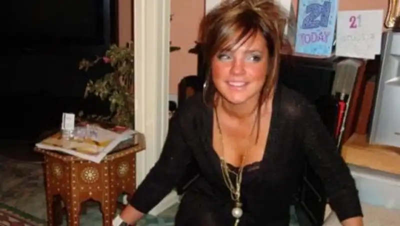 В городском парке Англии покончила с собой девушка, выигравшая ранее конкурс красоты 