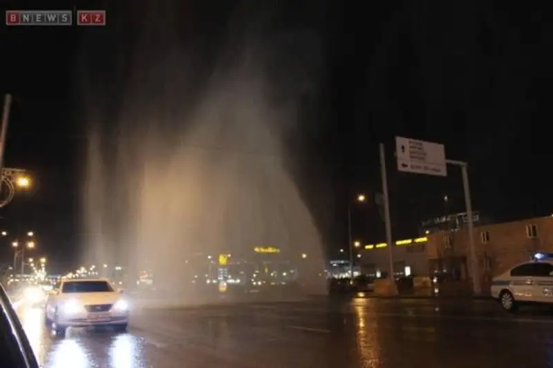 На левобережье Астаны произошел прорыв основного водопровода (фото), фото - Новости Zakon.kz от 17.11.2013 16:05