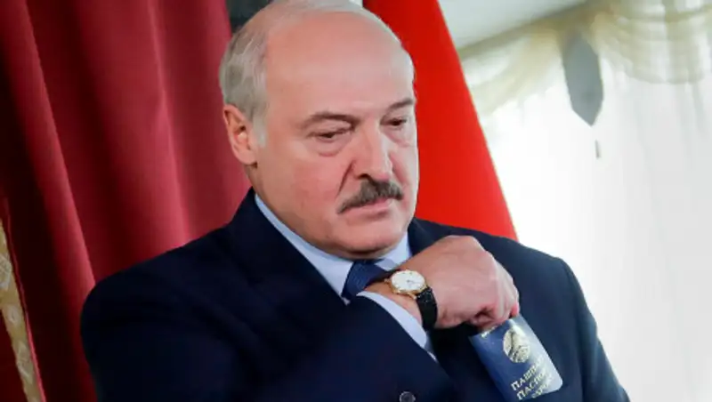 Лукашенко отверг обвинения в том, что он держится за власть