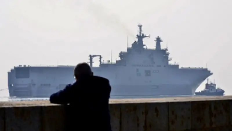 СМИ сообщили о переносе стоянки «Мистралей» на базу ВМС Франции