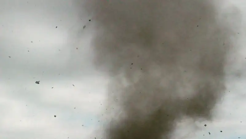 В Костанайской области бушевал смерч высотой с пятиэтажный дом