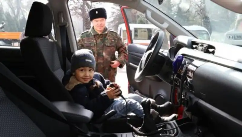 Алматинцам показали технику ЧС