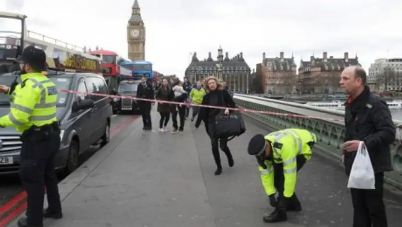 Серия атак в Лондоне
