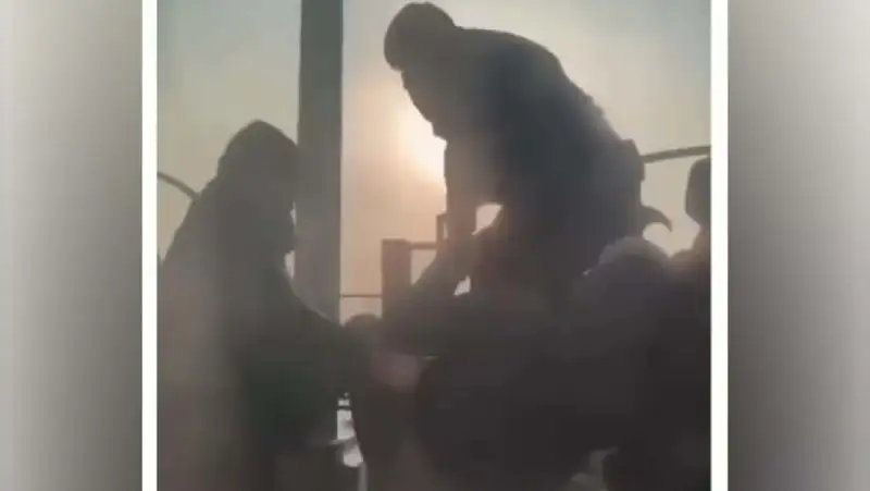 В Караганде спасли парня, который попытался спрыгнуть с моста