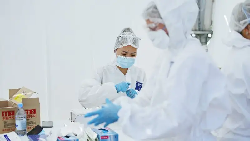 Число заболевших COVID-19 за сутки значительно снизилось в Казахстане