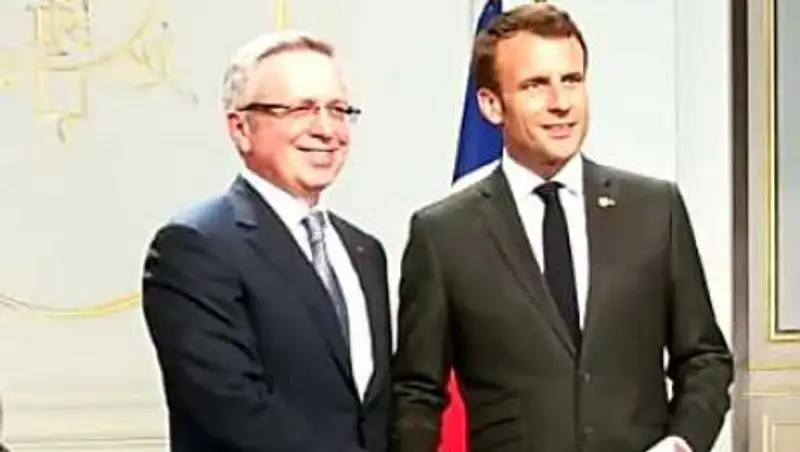 Посол Казахстана вручил верительные грамоты Эмманюэлю Макрону