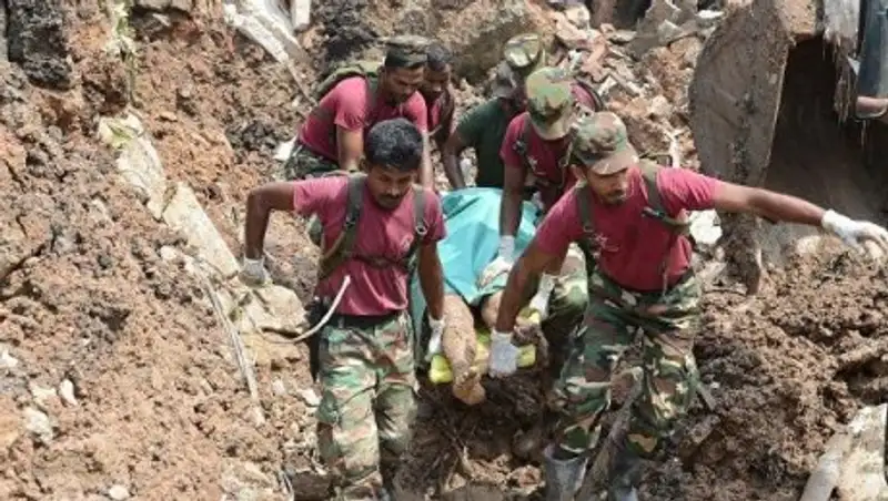 В столице Шри-Ланки найдены тела 31 погибшего при обрушении кучи мусора 