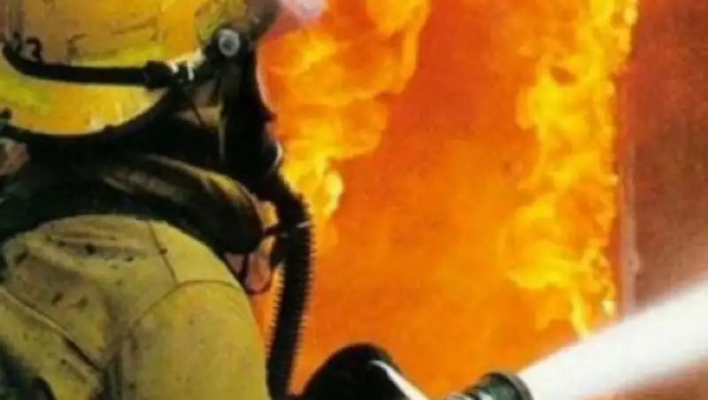 Из-за пожара в Усть-Каменогорске эвакуировано 15 человек