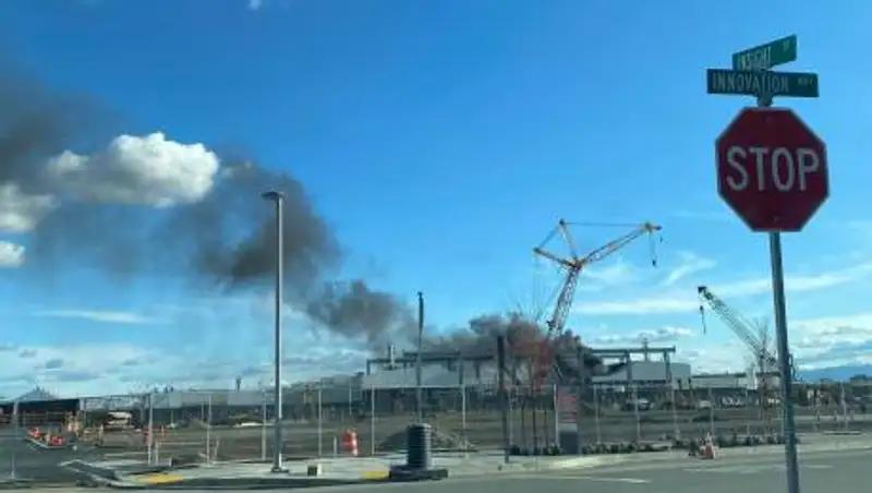 На заводе Tesla произошел пожар