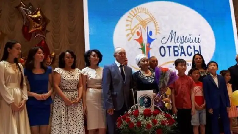 Близкие Димаша Кудайбергена выиграли в конкурсе на звание лучшей семьи