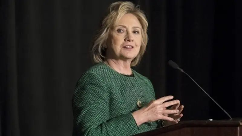 Хиллари Клинтон заявила, что не получала на личную электронную почту секретную информацию
