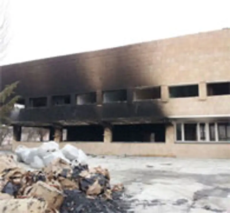 Заместитель директора ГКП «Тазалык» Абубакир Жалгасбаев рассказал о проведении уборочных работ в городе Жанаозен, фото - Новости Zakon.kz от 27.12.2011 17:20