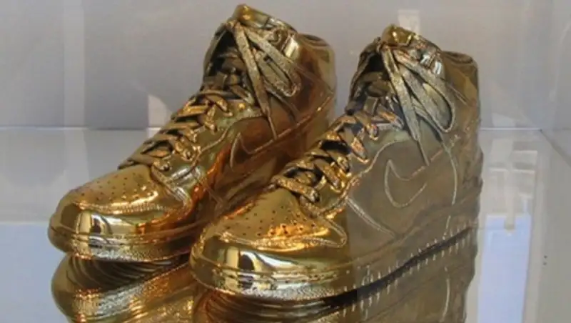 10 уникальных предметов одежды из чистого золота