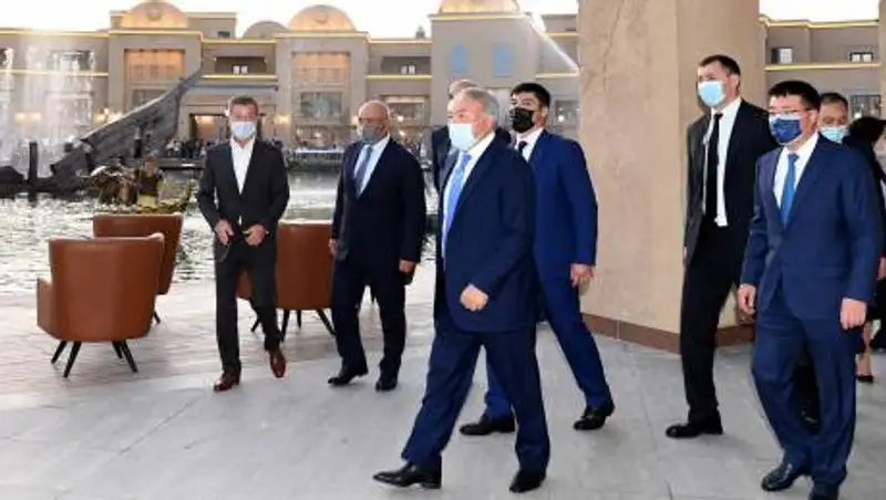 Елбасы посетил многофункциональный туристический комплекс "Караван-Сарай"