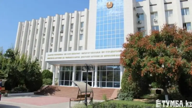 Полицейские Мангистауской области отыскали детей, которые повесили кролика на забор 