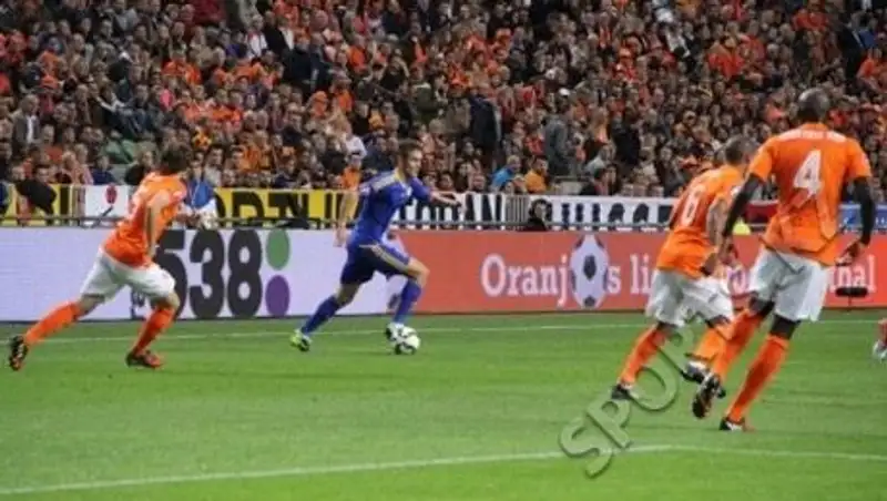 Сборная Казахстана по футболу проиграла Нидерландам в отборе ЕВРО-2016