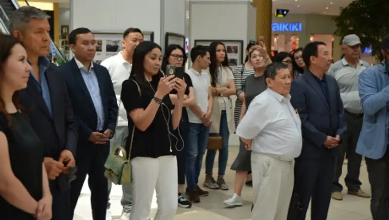 Фото-выставка "Elbasy jáne Elorda" открылась в столице