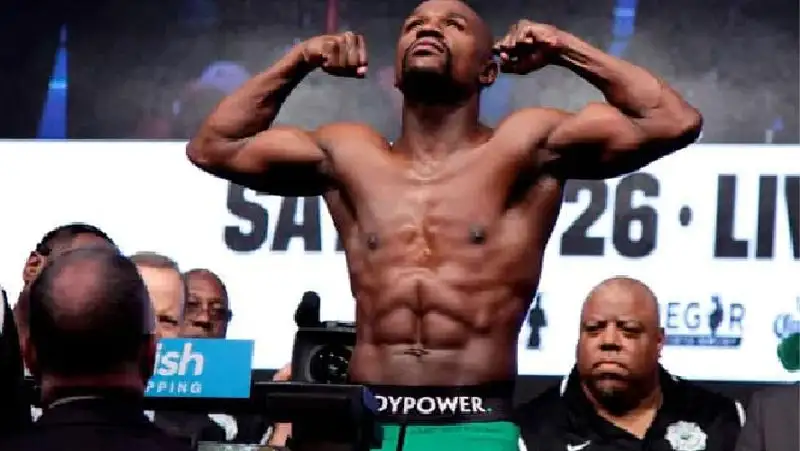 Бой Мейвезера против Мура отменен из-за смерти президента ОАЭ