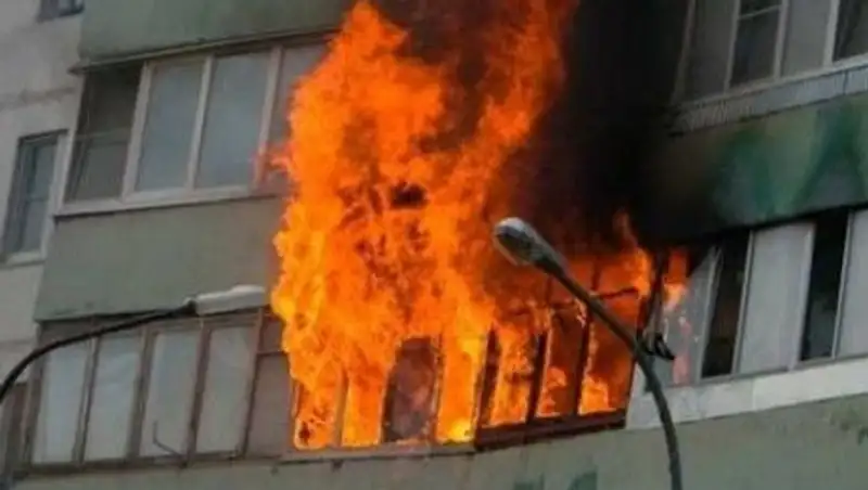 В Алматы при пожаре в жилом доме погиб мужчина