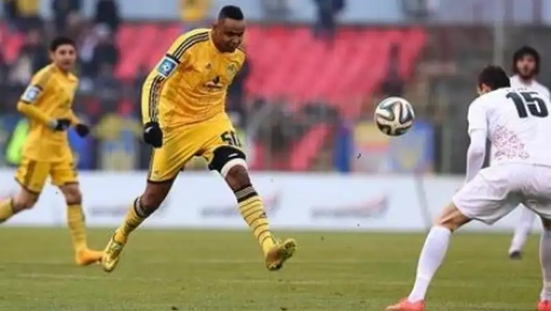 Матч чемпионата Украины прервали из-за нападения фанатов на судью