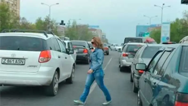 В Астане пешеходам-нарушителям покажут видео страшных аварий