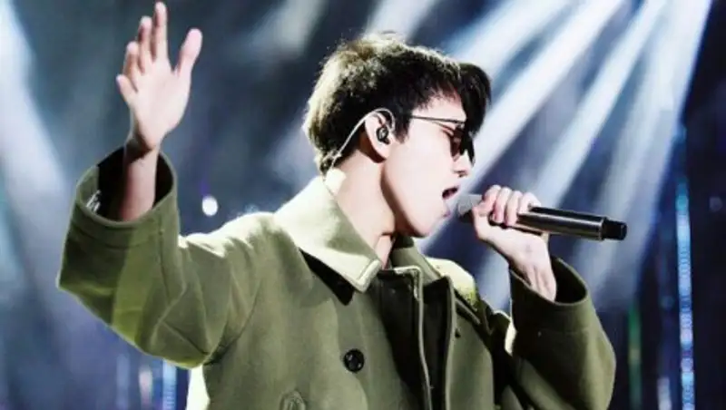 Китайцы используют фото Димаша Кудайбергенова для привлечения туристов в РК