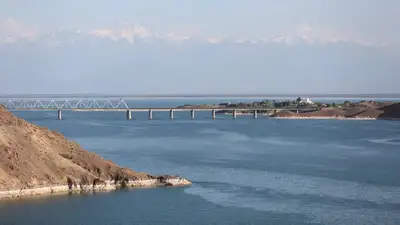 Туристы на Капчагае жалуются на недостаток туалетов, фото - Новости Zakon.kz от 19.07.2023 19:22