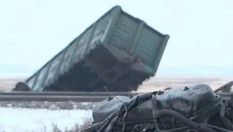 Причиной столкновения грузовика и двух поездов под Петропавловском мог стать гололед