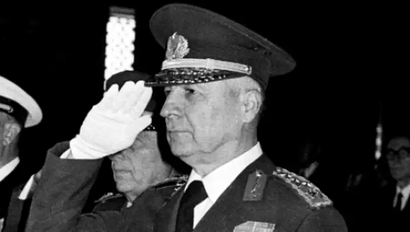 Умер приговоренный к пожизненному заключению бывший президент Турции