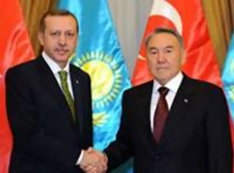 Глава государства вручил Реджепу Тайипу Эрдогану орден «Алтын Кыран»