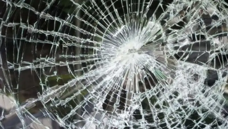 Выпивший молодой человек разгромил два киоска на ж/д станции в Боровом