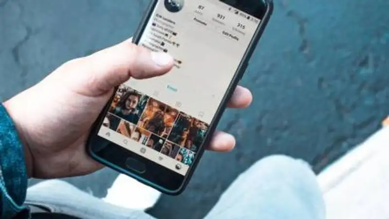 Эксперт рассказал, почему нельзя выкладывать в соцсети фото вида из окна